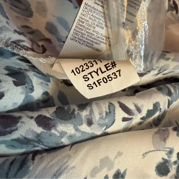 NYDJ Semisheer Pintuck Blouse in Frosted Willow Women’s Sz M - Picture 7 of 8